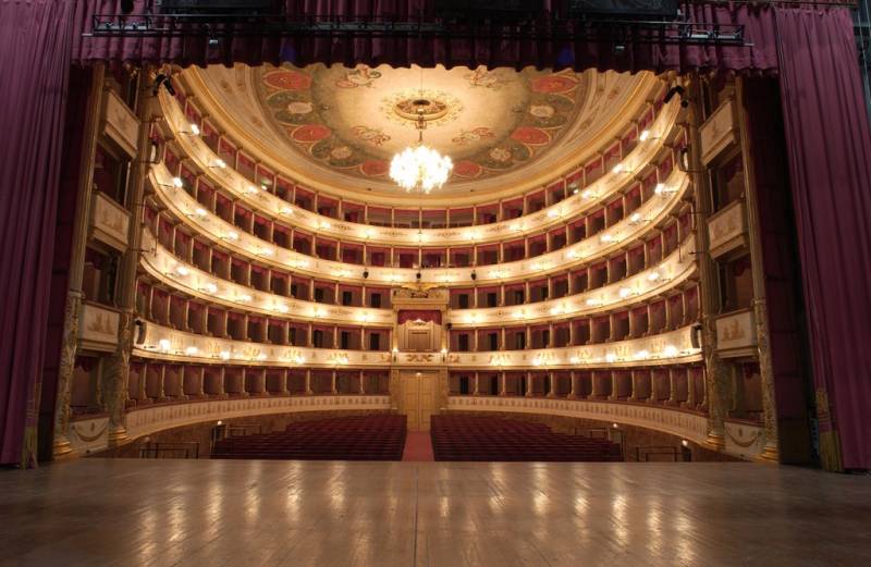 Teatro Comunale Luciano Pavarotti Modena - 14